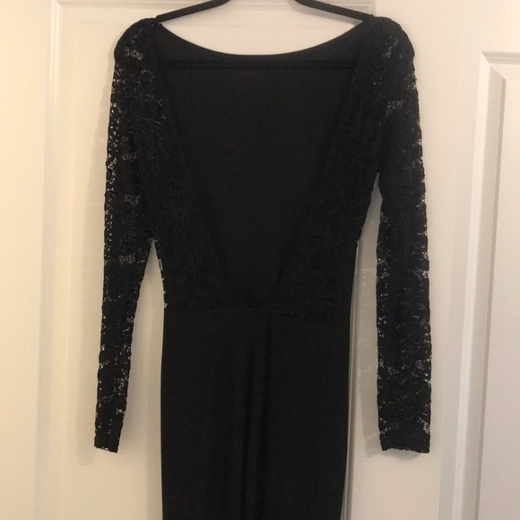 Black spandex gown with low back and lace sleeves - Picture 3 of 7